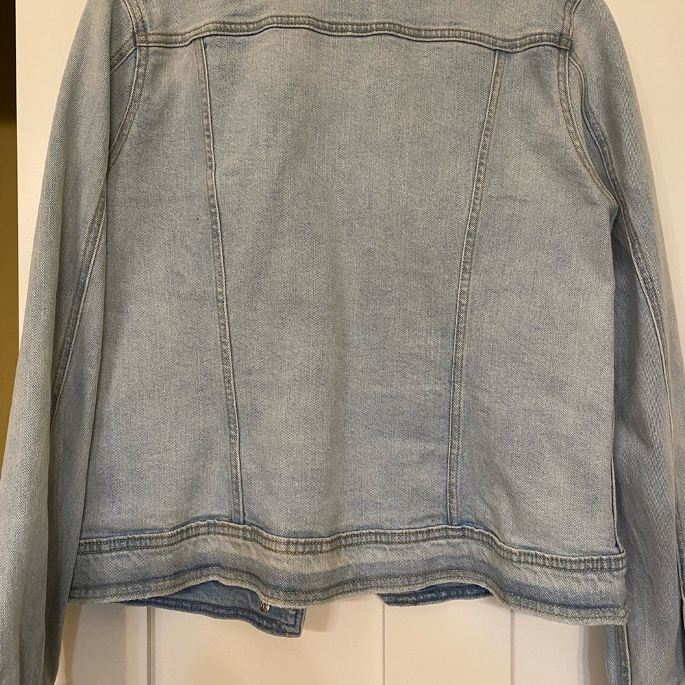 Universal Thread Light Wash Denim Jacket - Picture 3 of 3